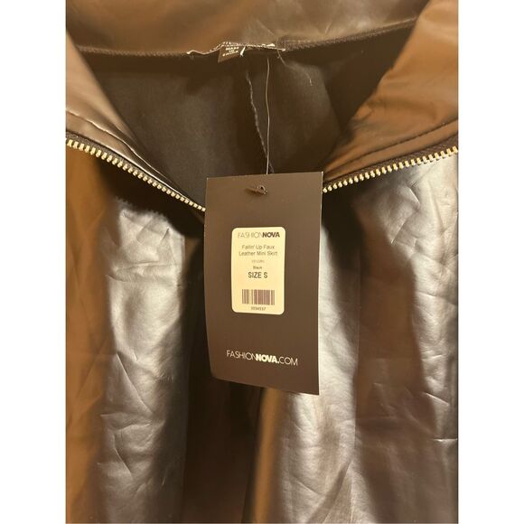 Fashion Nova faux leather mini skirt - Picture 4 of 4